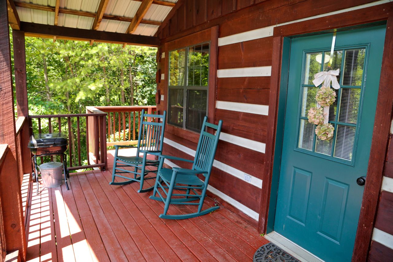 porch with 2 rocking chairs