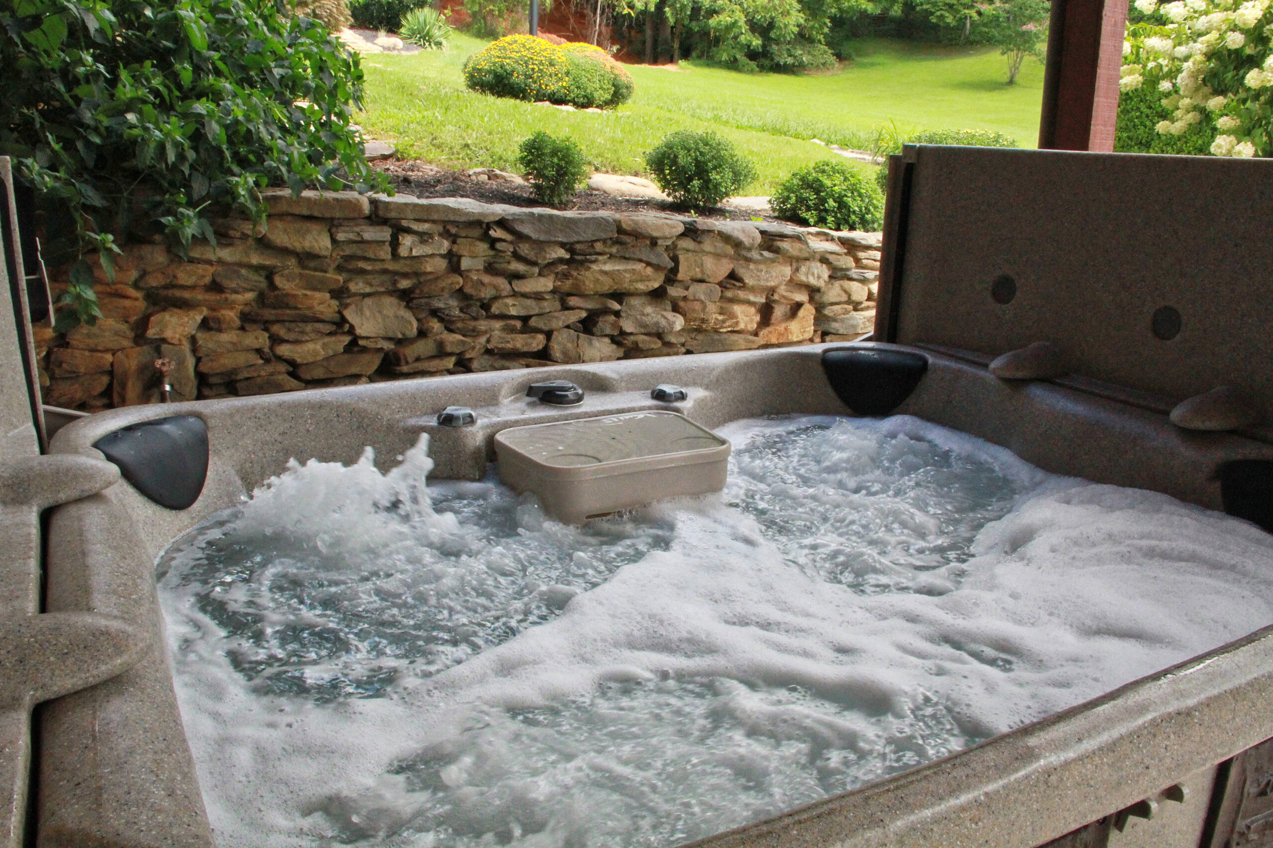working bubbly hot tub